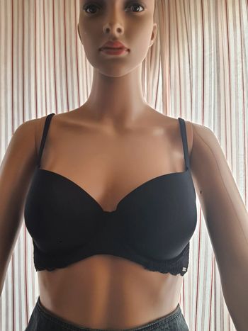 Soutiens-gorge noir Hunkemöller fr85D eu70D