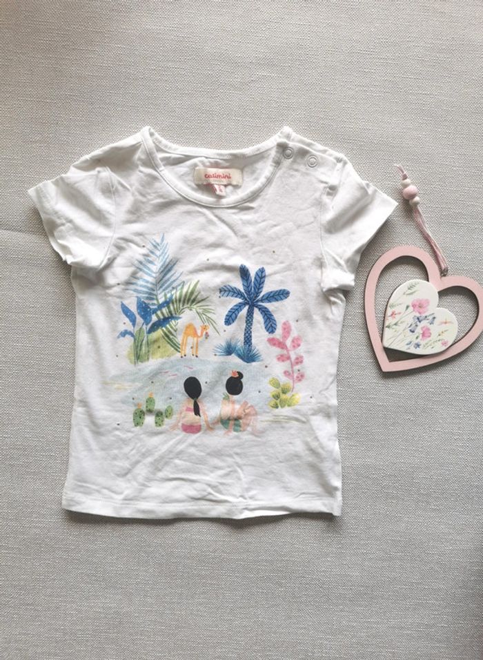 🌼 Catimini 2 ans – Tee-shirt blanc imprimé oasis & palmiers