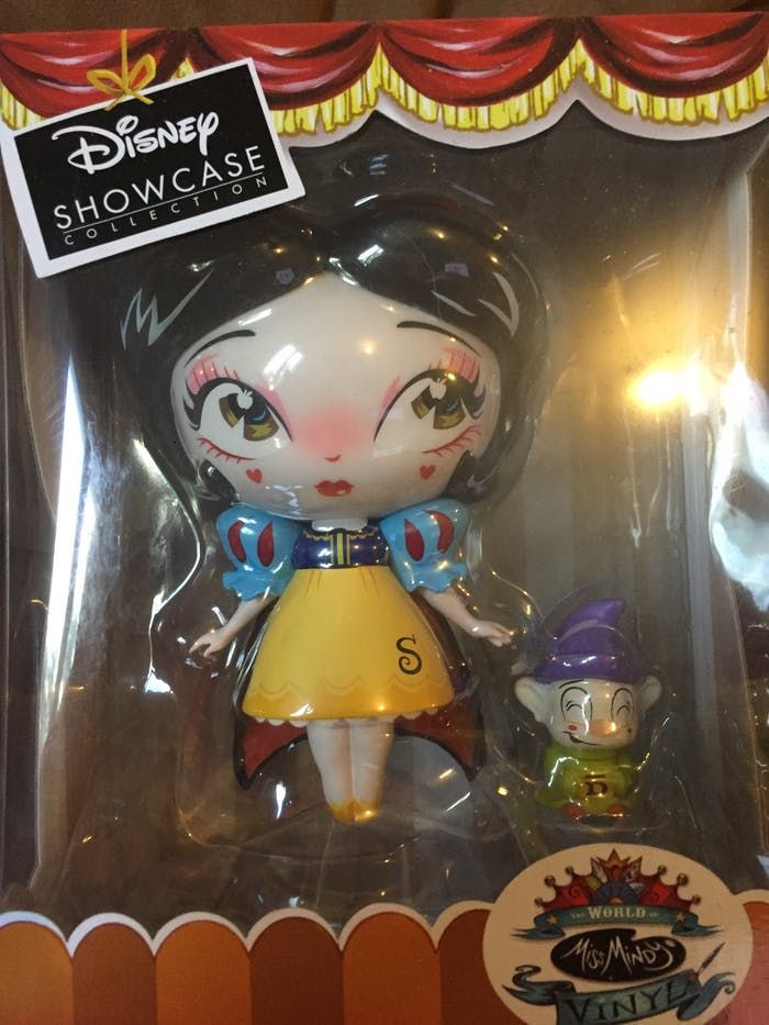 Figurine blanche neige et simplet