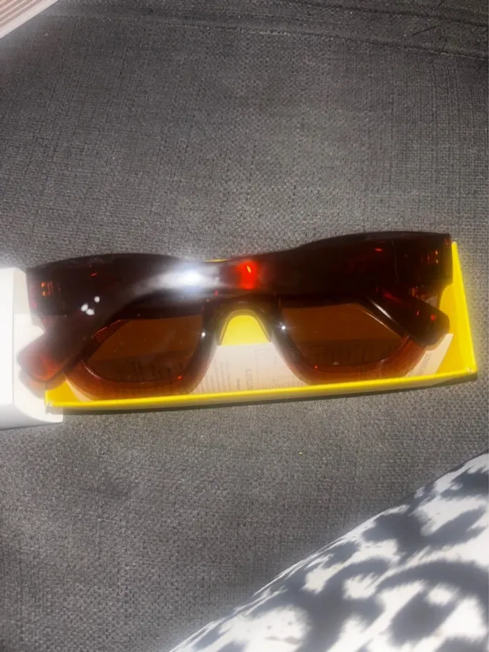 Lunette de soleil - photo numéro 3