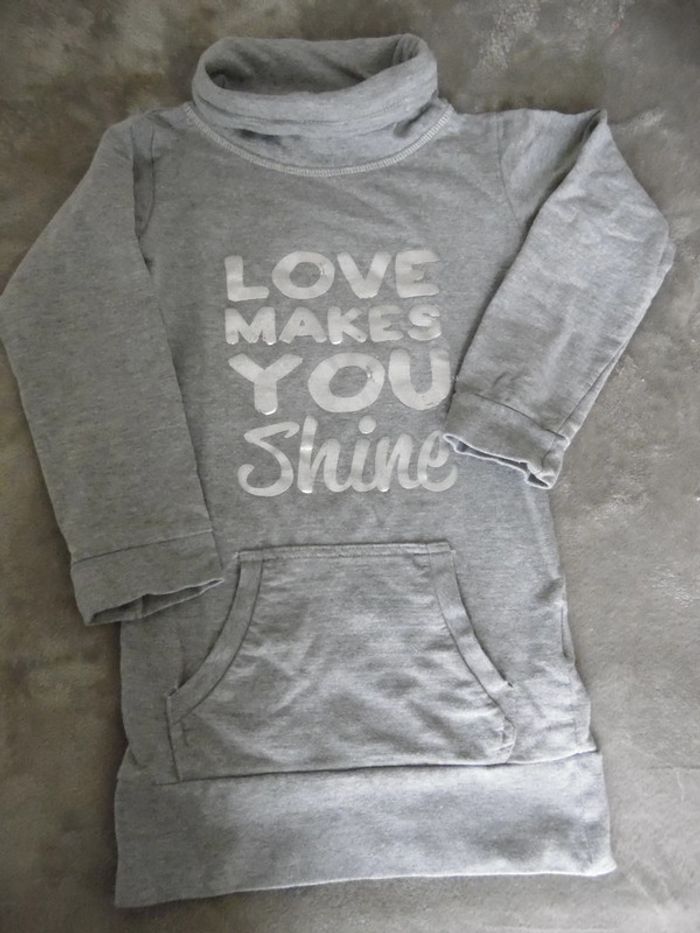 Robe pull, taille 8 ans.