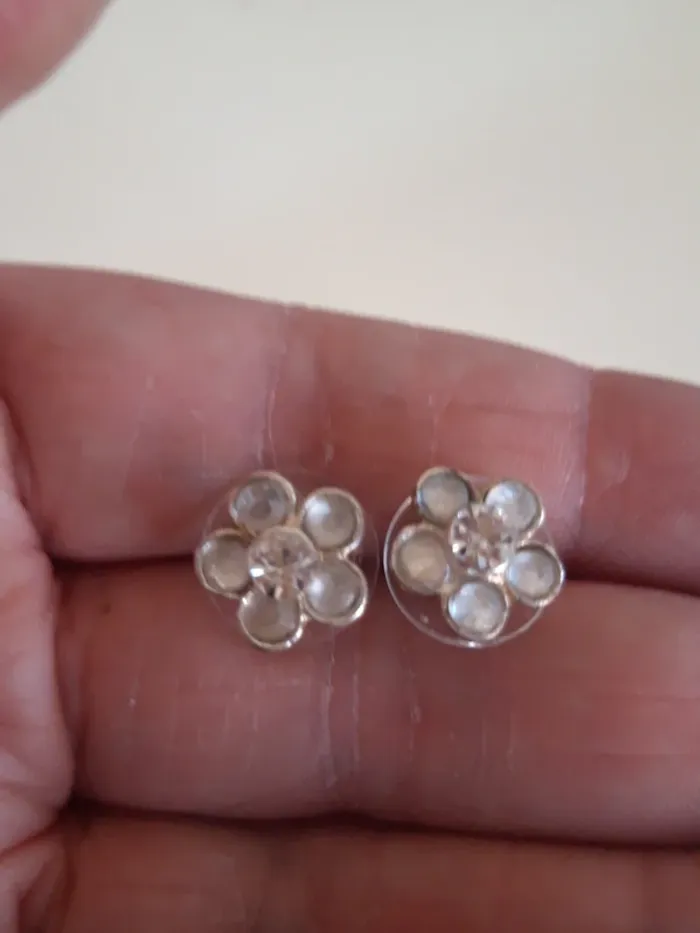 Petites boucles d'oreilles fleurs