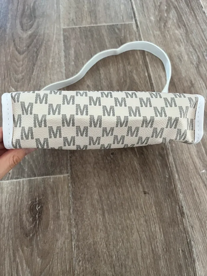 Petit sac d’épaule beige et blanc avec détaille doré - photo numéro 7