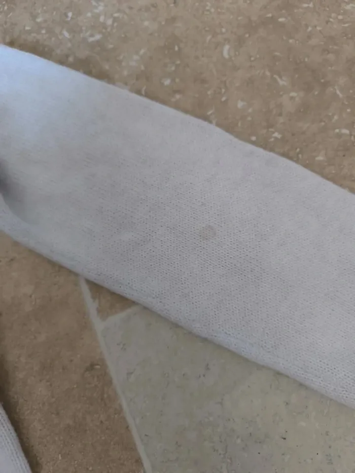 Pull tommy Hilfiger femme M blanc crème motif torsadé devant, des tâches et couleur ternie - photo numéro 10