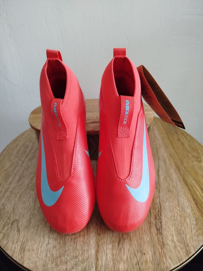 Crampons Nike T 33 - photo numéro 2