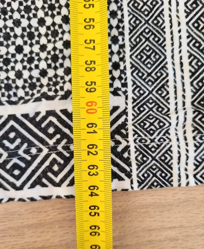 T-shirt manches courtes à motifs noir et blanc H&M Taille L ou 40 - photo numéro 15