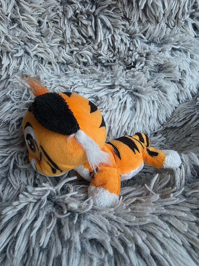 Peluche natif disney raya - princesse jasmine disneyland paris - disney store - photo numéro 2