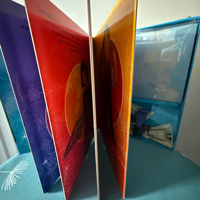 Livre comptine et 10 figurines + tapis de jeu Disney WISH Asha et la bonne étoile - photo numéro 2