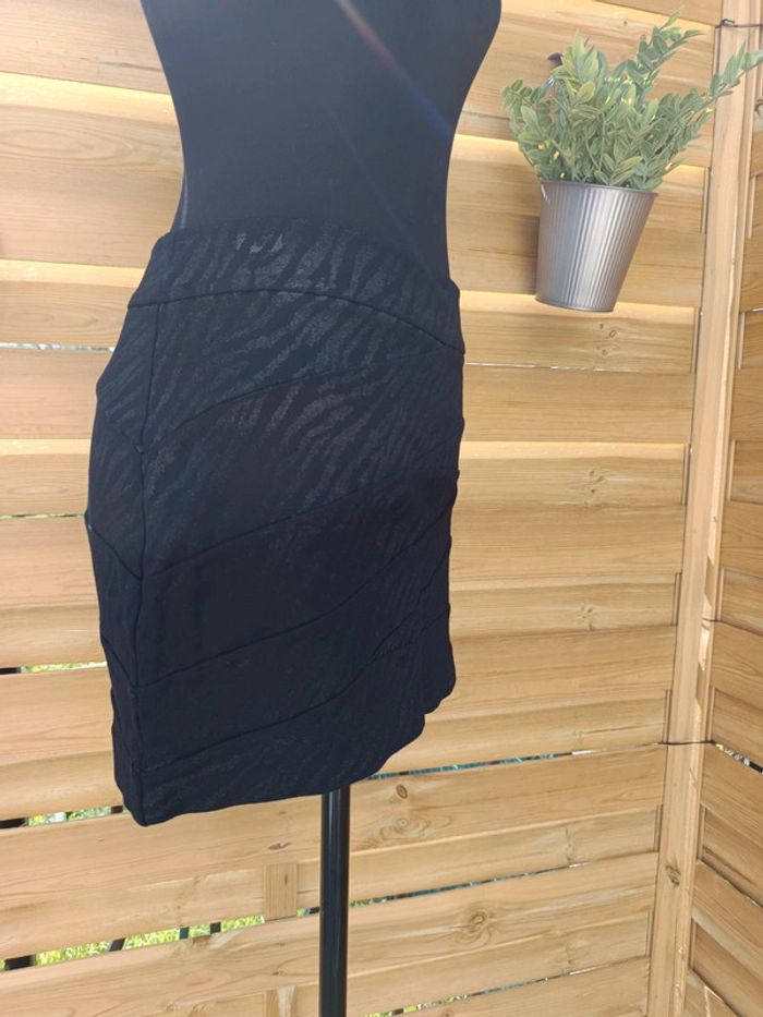 Minijupe neuve taille 00 - photo numéro 2