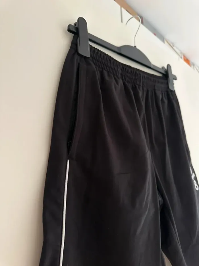 Jogging noir jako taille S très bon état - photo numéro 2