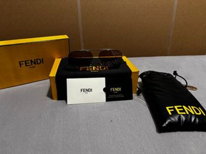 Lunette fendi authentique - photo numéro 3