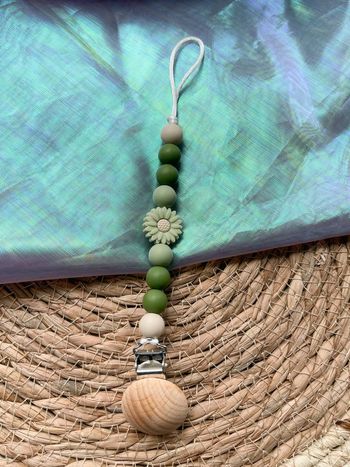 Attache tétine vert à fleur