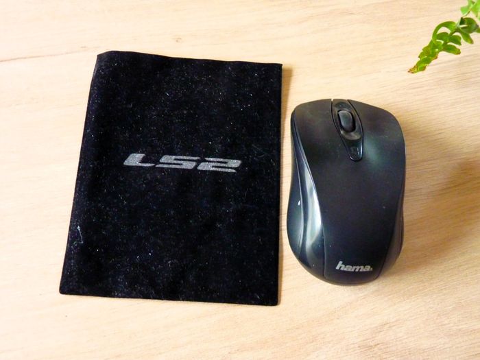 Sourie sans fil + Pochette protection etui velours pc LS2 neuf noir