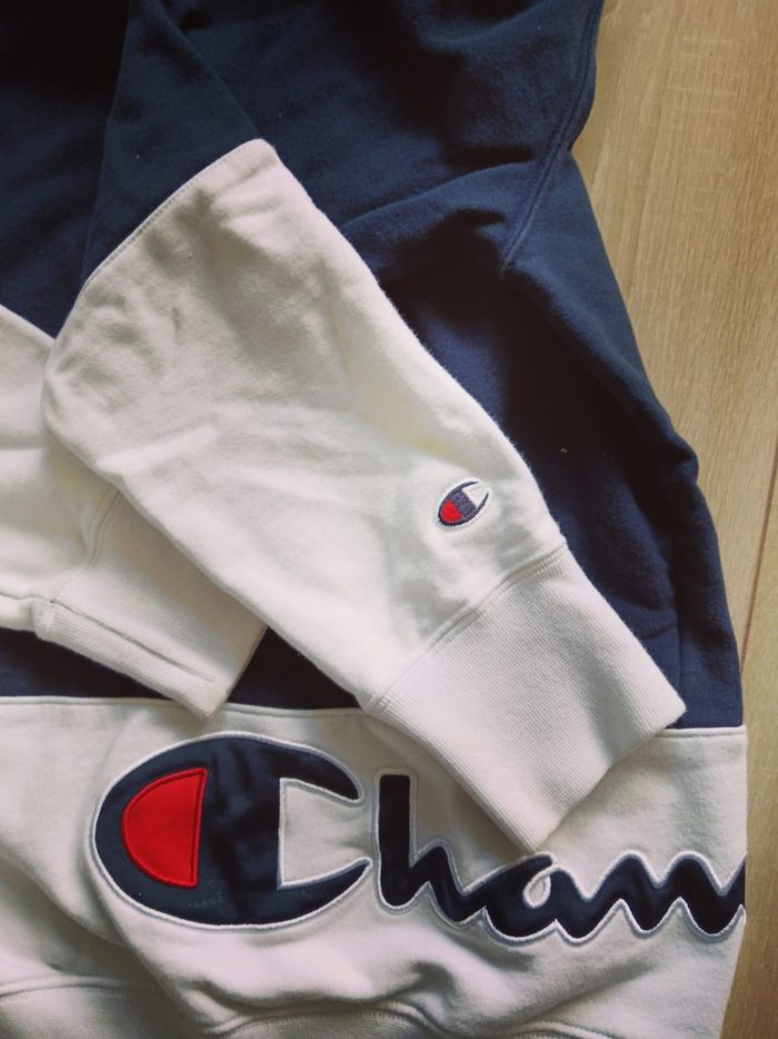 Sweats Champion Taille X/S en bleu et blanc, comme Neuf sans étiquette. - photo numéro 2