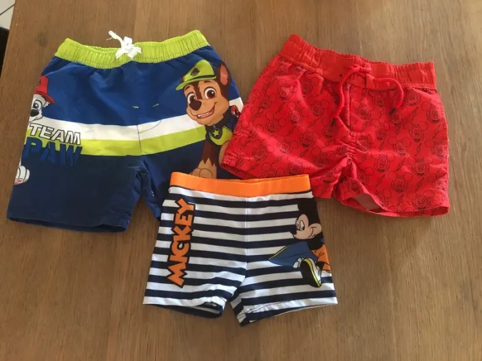 Lot de 3 maillot taille 98/104 cm