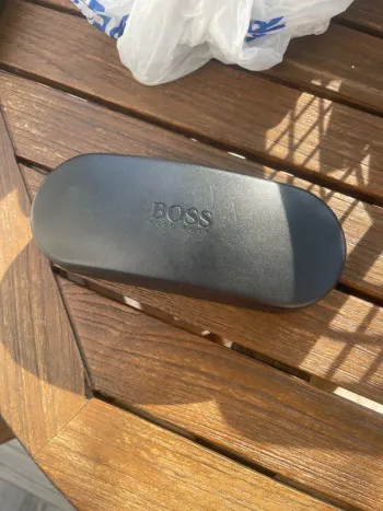Boîte à lunettes Hugo boss