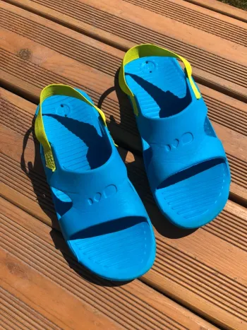 Claquettes piscine pointure 33 34 nabaiji