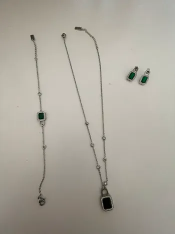 Parure argenté et vert