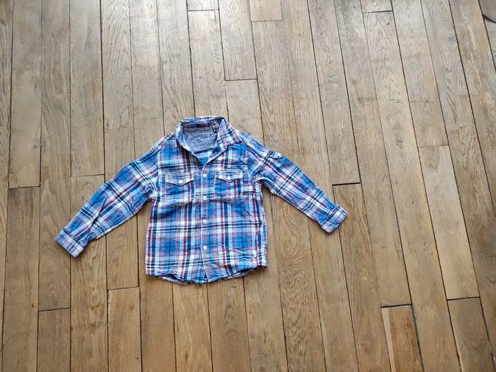 Chemise garçon taille 5 ans.