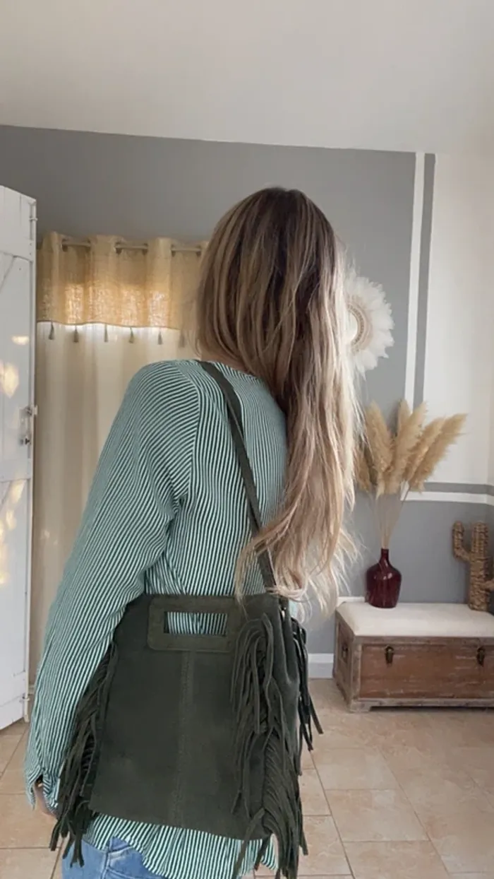 Sac bohème cuir vert avec franges et bandoulière - photo numéro 10