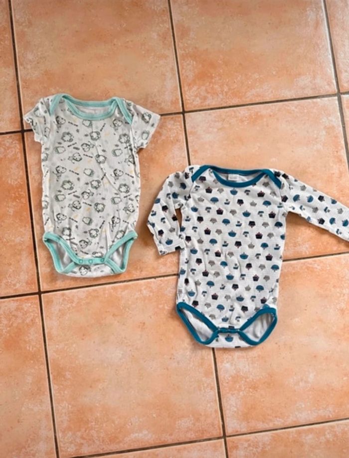 2 bodies taille 6 mois