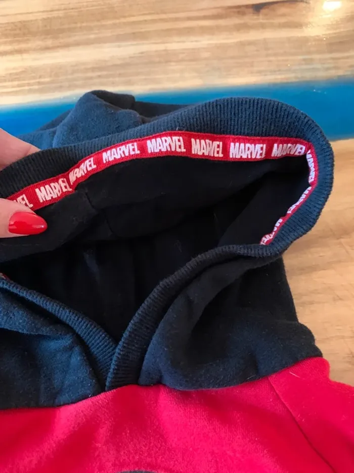 Pull avec capuche Spiderman taille 8 ans - photo numéro 4