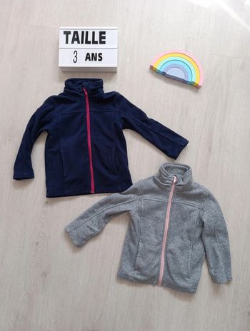 Lot de 2 gilets polaires taille 3ans
