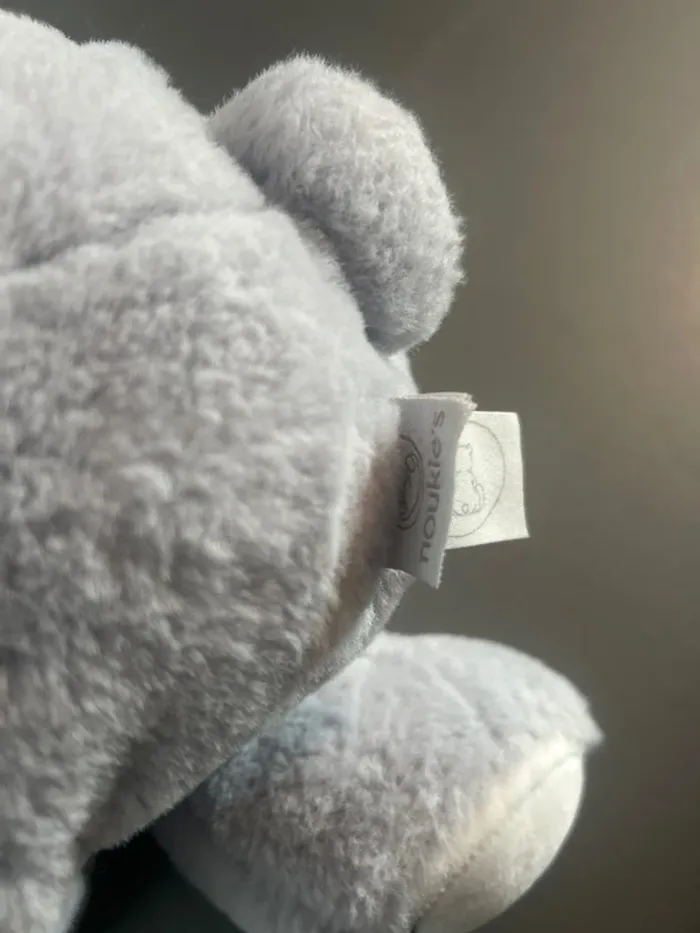 Peluche doudou mouton noukies guss et Victor gris blanc écharpe bleu étoile 40cm - photo numéro 3