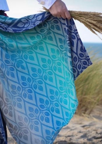 Écharpe de portage de la marque Yaro modèle La Vita coloris Aqua Grad Natural Kapok  Taille 6