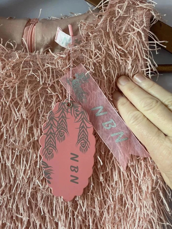 Superbe robe courte neuve effet plume - photo numéro 4