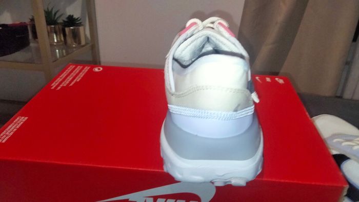 Nike air toute neuve jamais porté - photo numéro 4