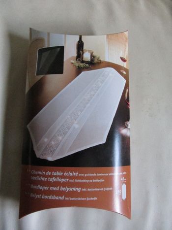 Chemin de table éclairé neuf