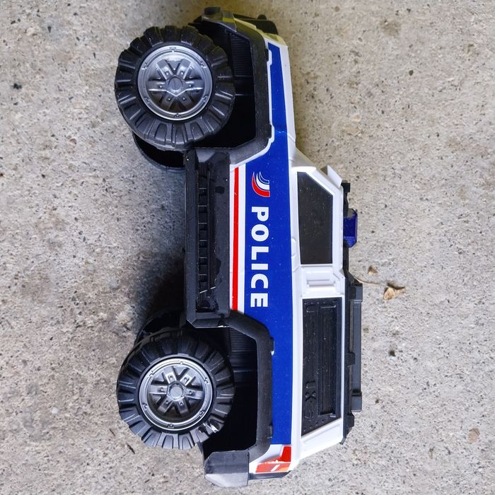 Voiture jouet - photo numéro 3