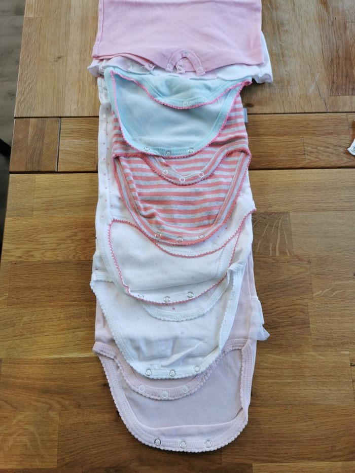 Lot 7 bodies bretelles 12 mois - photo numéro 2