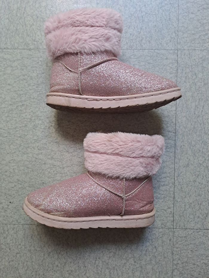 Bottes fourrées roses pailletées  / P. 32 / " Primark "