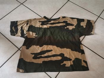 Tee shirt crop top militaire