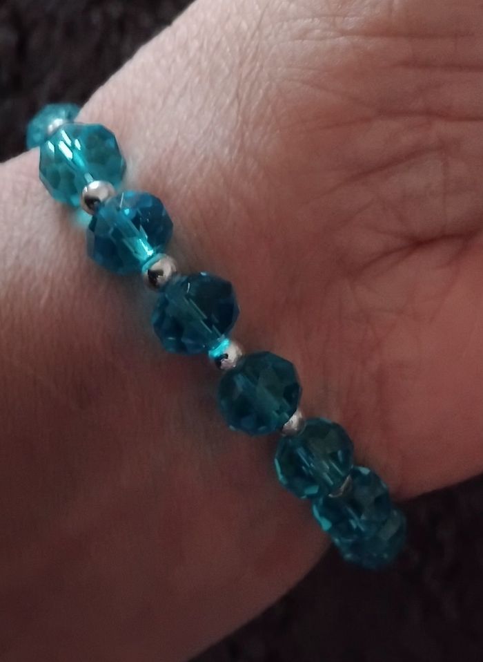Bracelet perles bleu  croix,roseraie et petite croix - élastique résistant - photo numéro 4