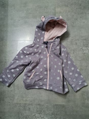 Veste zippée à capuche taille 18 mois