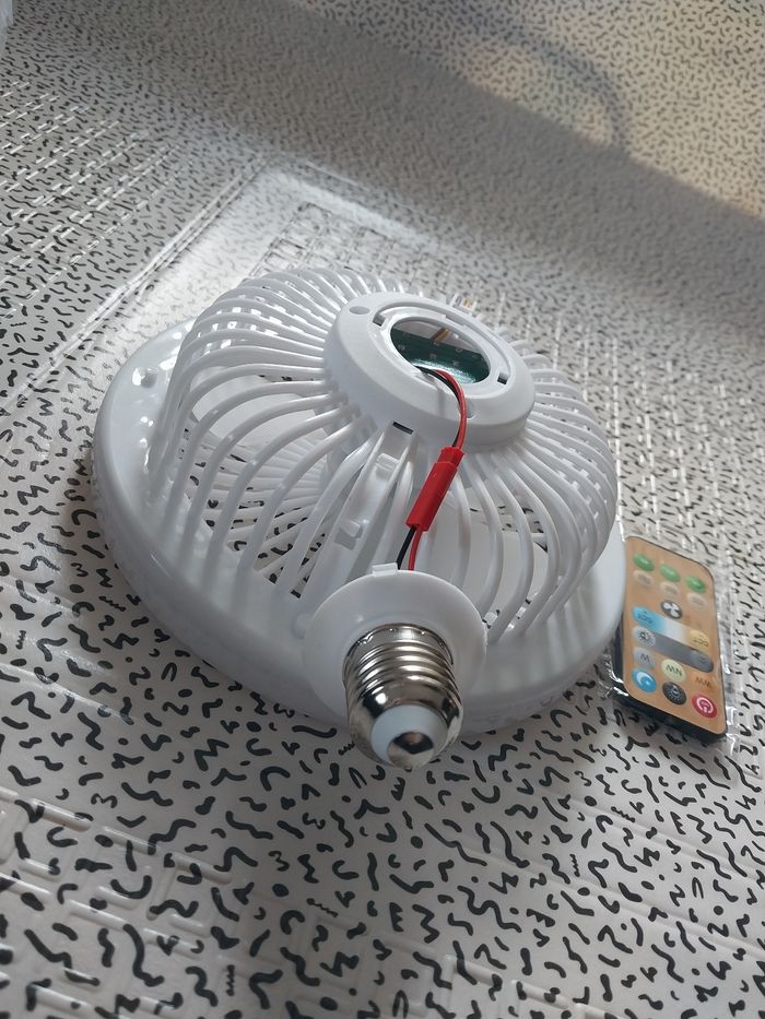 Ampoule ventilateur LED neuve avec télécommande - photo numéro 2