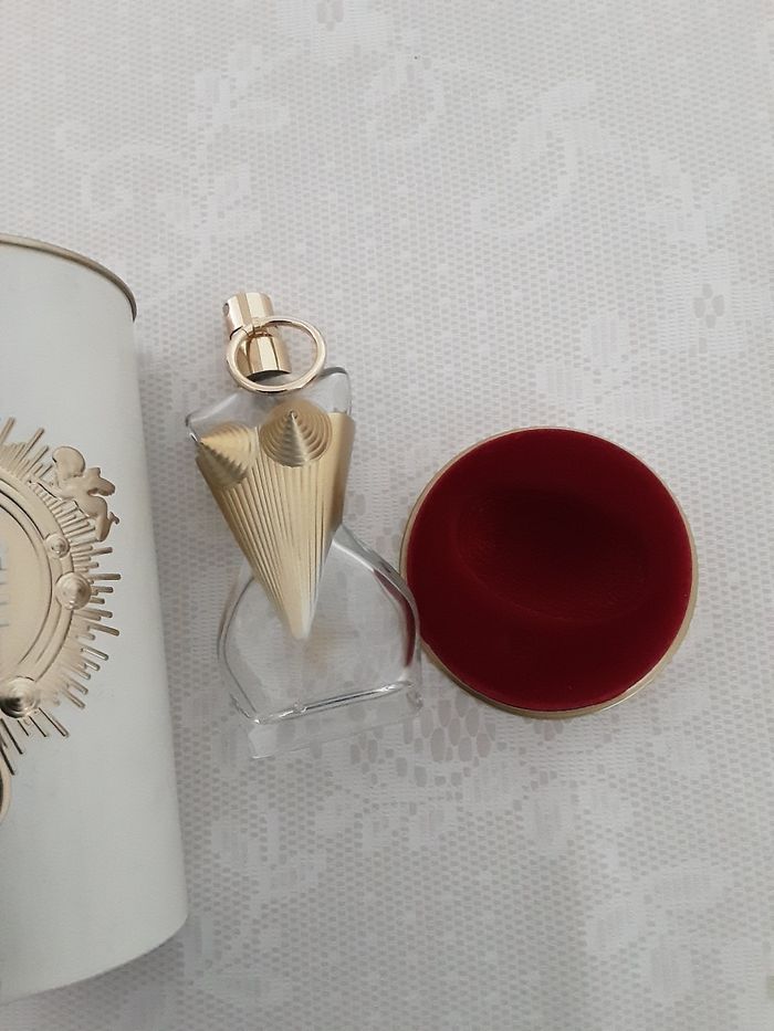 Boîte et flacon vide de 50ml marque divine de jean Paul gaultier - photo numéro 5