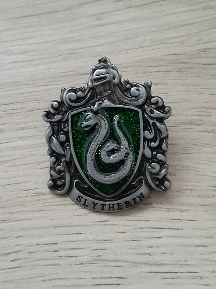 Pin's Harry Potter, argenté et vert N° 03