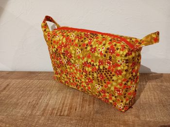 Vanity vintage moutarde orange fleurie 