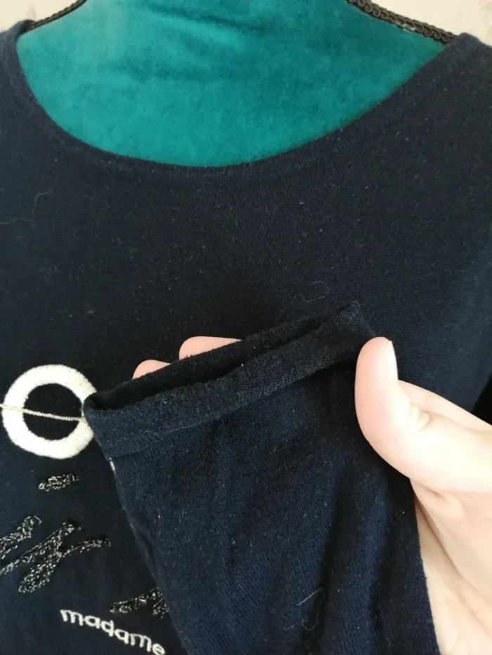 Pull fin bleu marine avec message brodé blanc noir et paillettes / promod / (M-L) - photo numéro 6