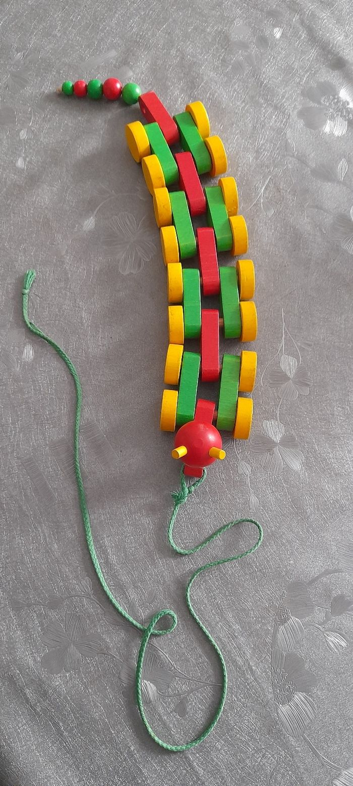 Chenille en bois à tirer