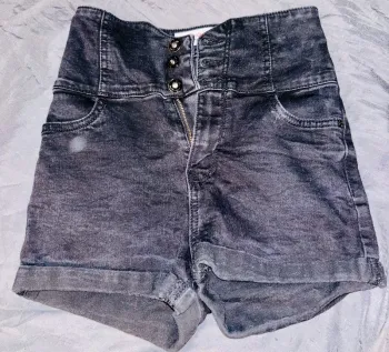 Short en jean noir taille haute