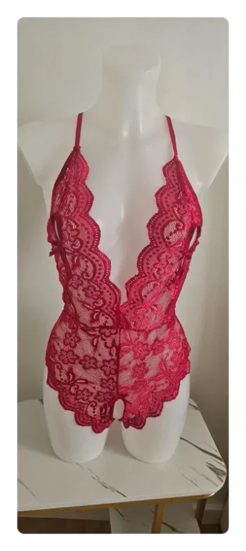 Lingerie en dentelle rouge