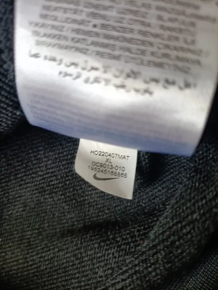 Joli sweat à capuche Nike taille enfant XL - photo numéro 6