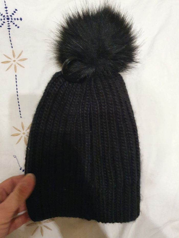 Bonnet noir neuf strass lettre D - photo numéro 2