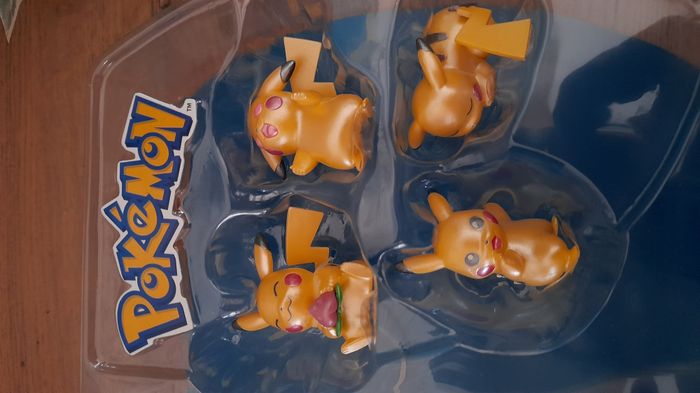 Figurines Pokemon Pikachu 20e anniversaire 2016 - photo numéro 4