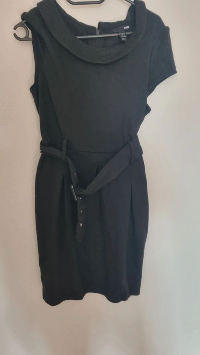 Robe noir avec ceinture